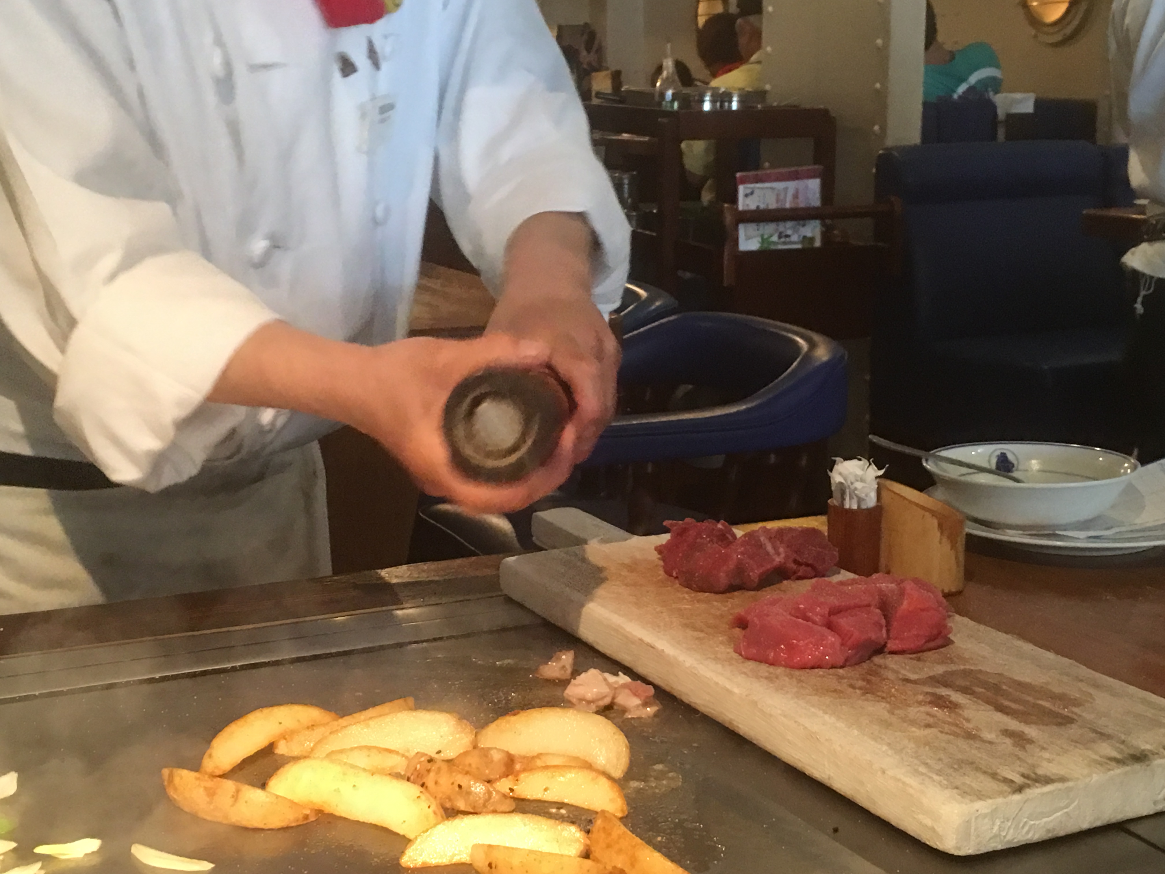 【絶品で楽しい】沖縄サムズセーラーイン国際通り店でステーキランチ!